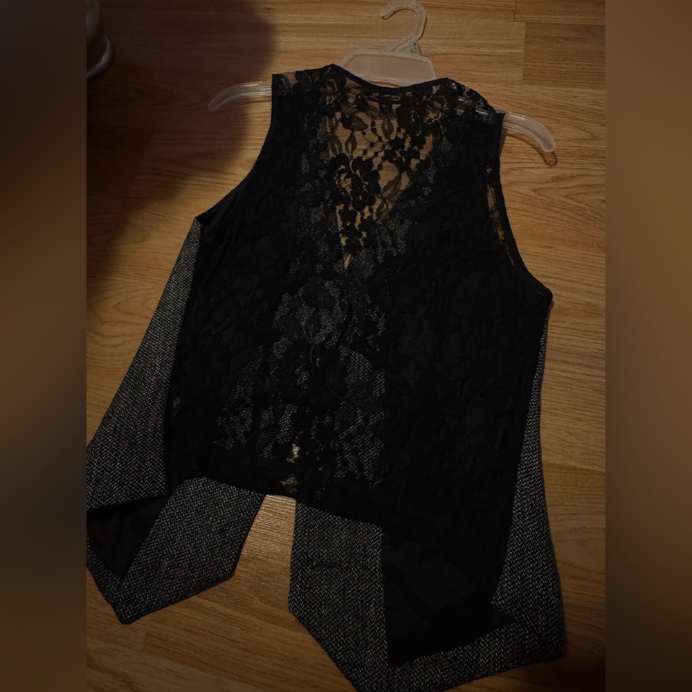Vest - Picture 3 of 4